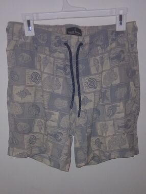 Tailor Vintage Men's Gray and Cream Shell-Print Swim Trunks Medium